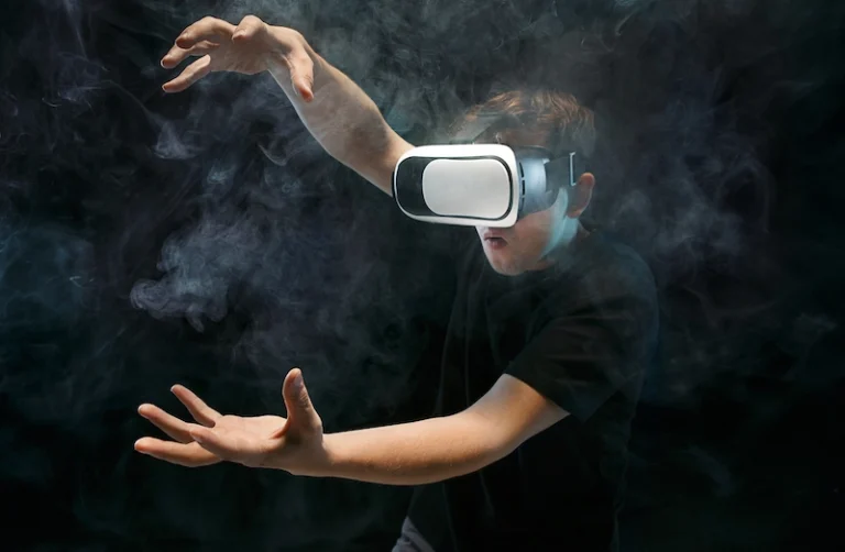 Kako VR vpliva na umetnost in ustvarjalnost