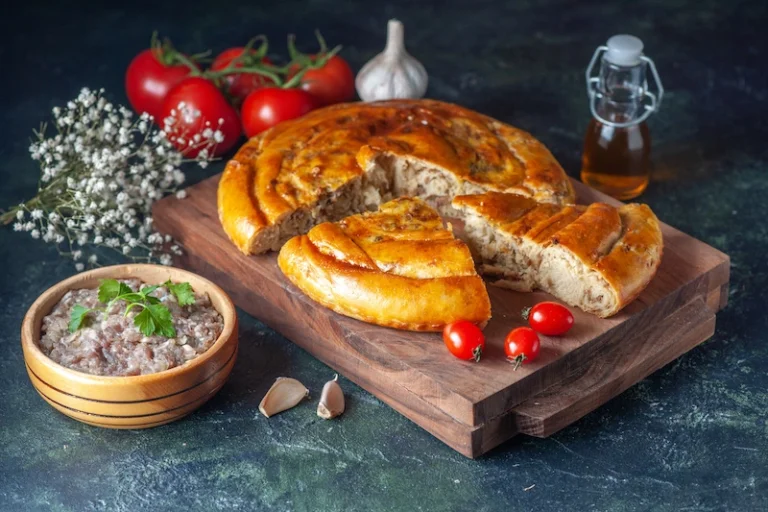 Babina mesna pita s kislim zeljem