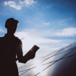 Solarni strešniki: Prihodnost trajnostnega bivanja